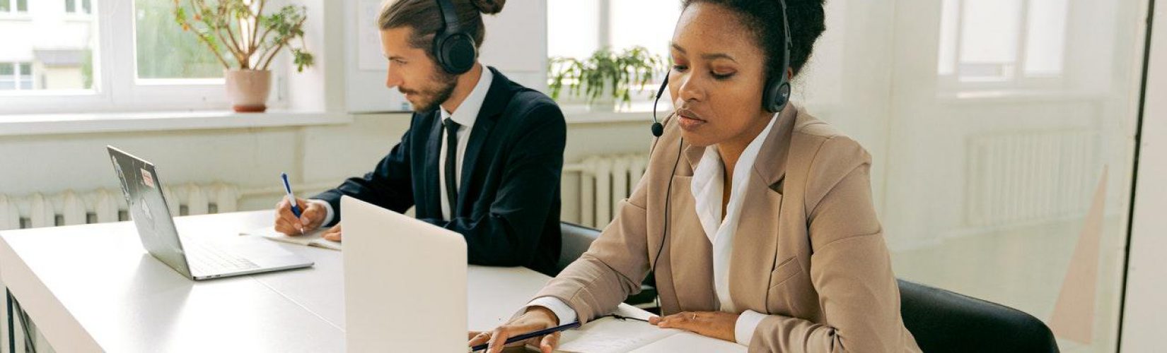 ArbeiterInnen im Büro